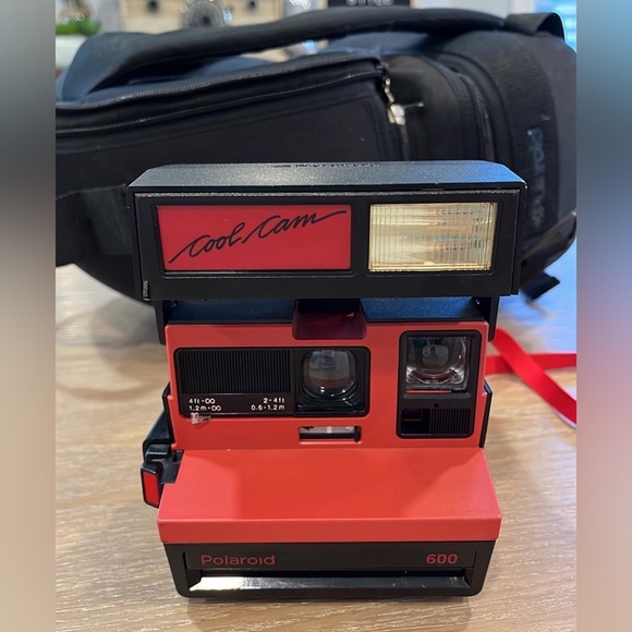 POLAROID COOL CAM 600VINTAGE W/ BACKPACK